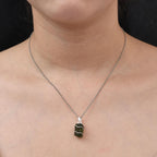 Natürlicher Moldavit-Anhänger mit Kette, 925 Silber, 925 Silber platiniert ca. 7.07 ct