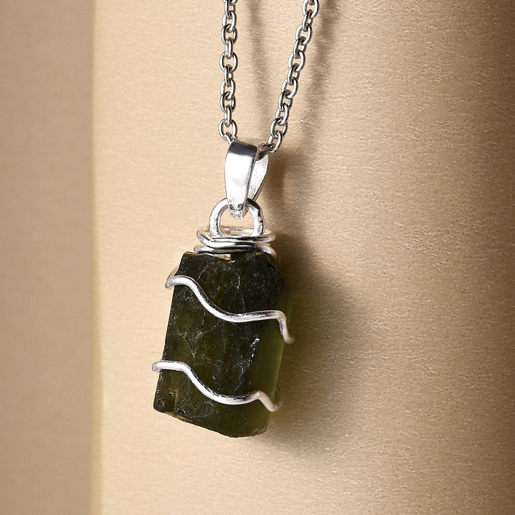 Natürlicher Moldavit-Anhänger mit Kette, 925 Silber, 925 Silber platiniert ca. 7.07 ct