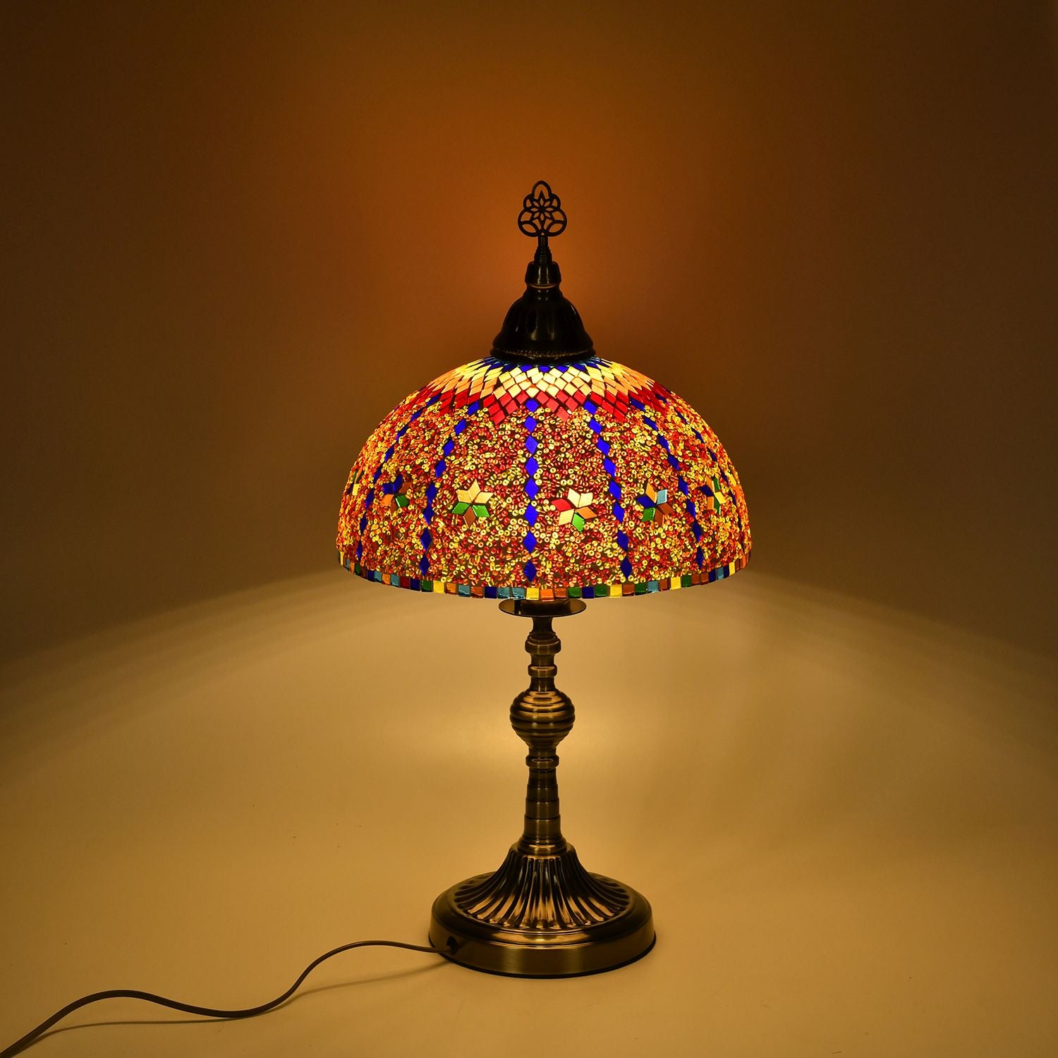 Künstlerische Mosaikglas-Tischlampe mit Bronzefuß, Größe 59cm, mehrfarbig