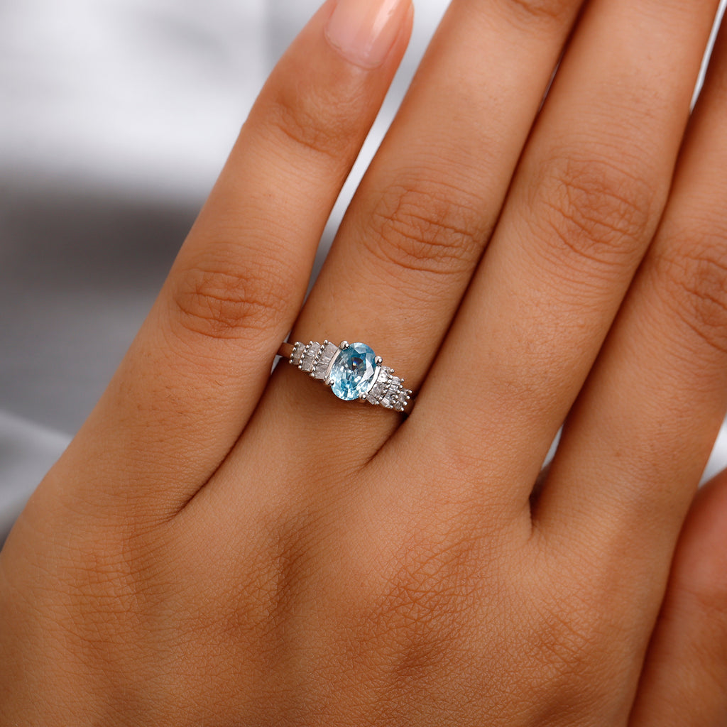 Kambodschanischer, blauer Zirkon und Diamant-Ring, 925 Silber platiniert ca. 1,38 ct