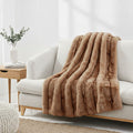 Serenity Night Premium Kuscheldecke in Pelzoptik, doppellagig und wendbar, 150x200cm, Beige