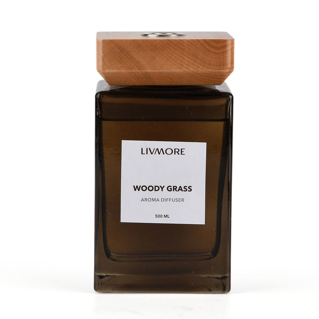LIVMORE - Home Fragrance Kollektion - Raumduft Diffuser 500 ml Teeglas braun mit Holzdeckel 8 Stäbchen Duft Holz Vanille Größe 8.3 x 8.3 x 14.5 cm