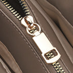 Urban Nylon Crossbody Tasche, 3 Außenfächer und 2 Innenfächer, 22 x 23 x 9 cm, Taupe