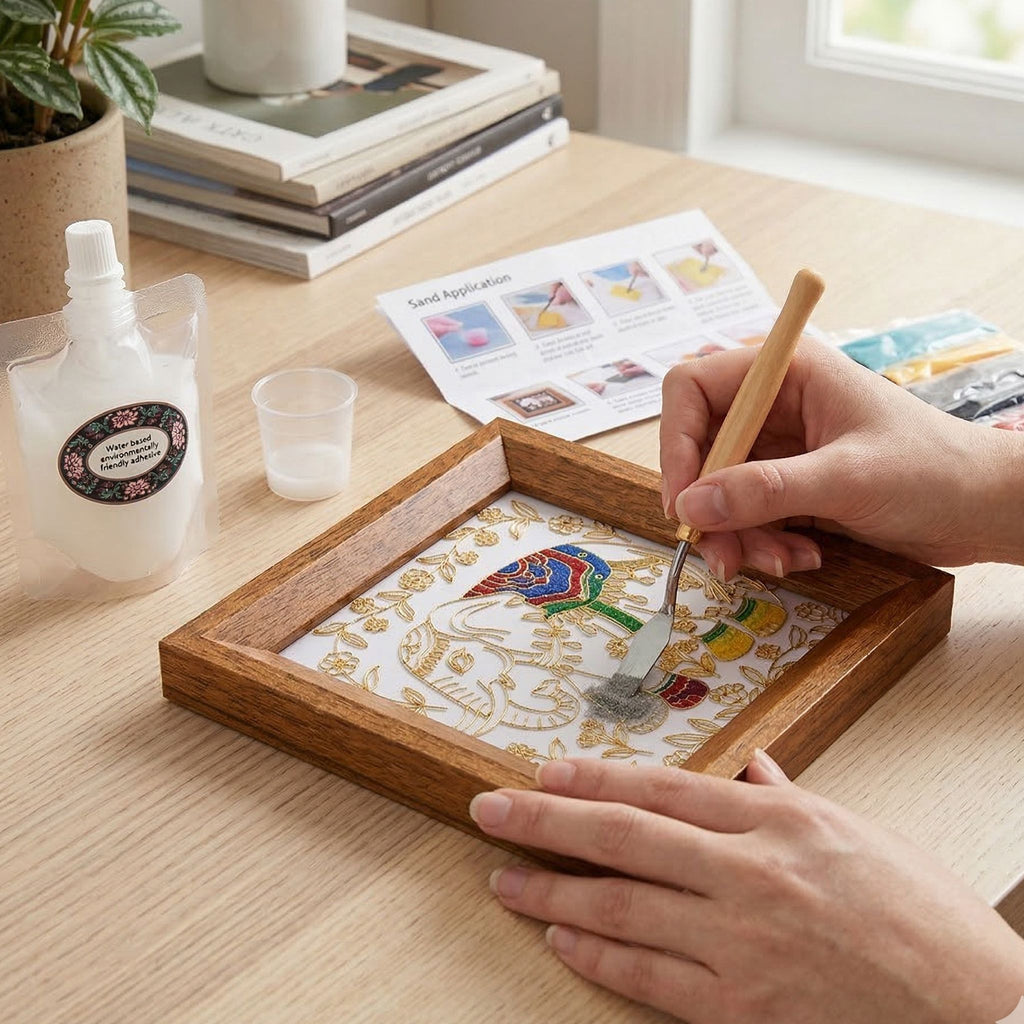 GOLDEN LOTTERY Aufbewahrungsbox mit Sandbild zum kreativen Gestalten, Set mit farbigem Sand, wasserbasiertem Kleber, Plastikbecher und Malwerkzeug 23 x 15,3 x 6 cm, Elefantenmotiv