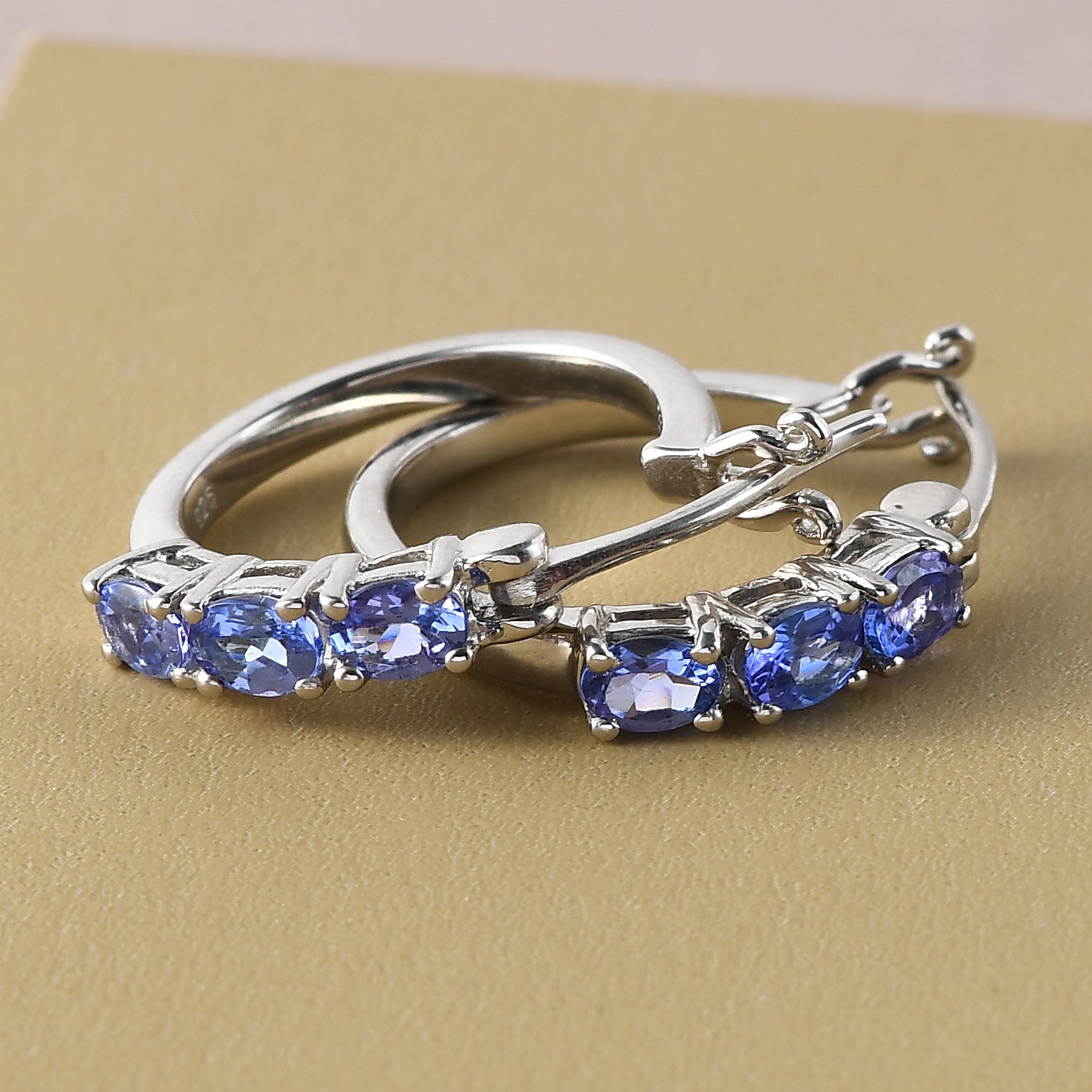 AAA Tansanit-Creolen, 925 Silber platiniert ca. 1,10 ct